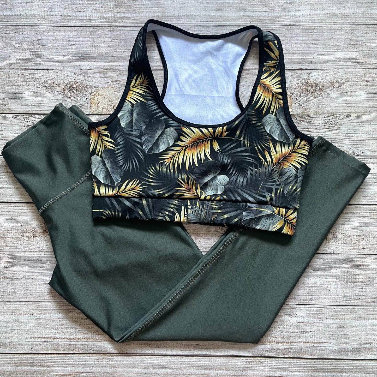 LICRA VERDE MILITAR + TOP ESTAMPADO